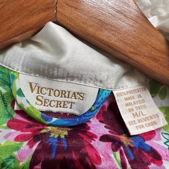 Vintage Victoria’s Secret silky satin robe floral spring kimono - Picture 2 of 4